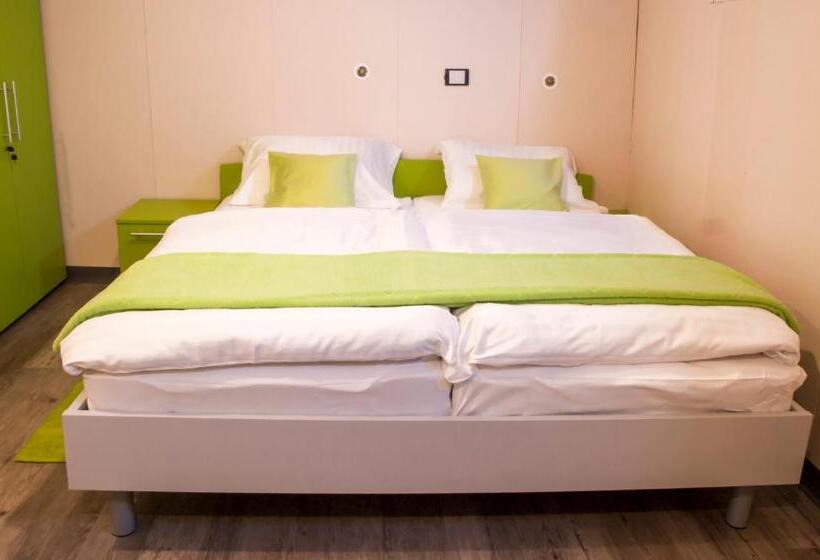 Общежитие Botel Marina