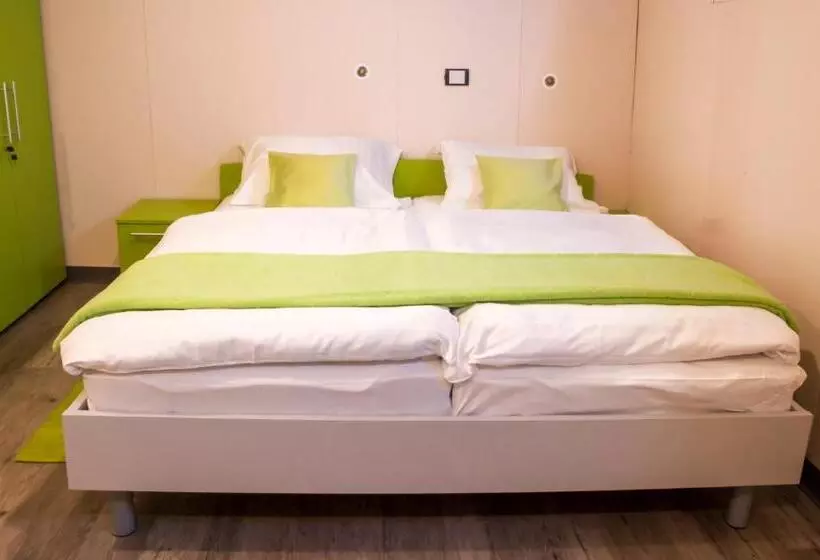 فندق صغير Botel Marina