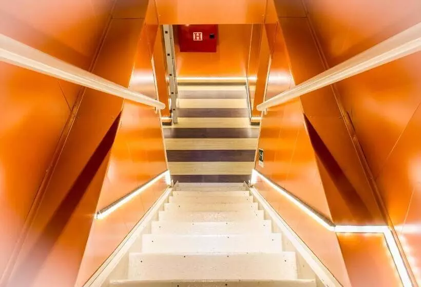 فندق صغير Botel Marina