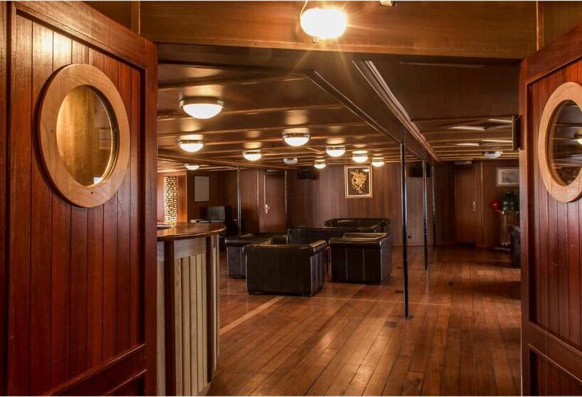 Общежитие Botel Marina