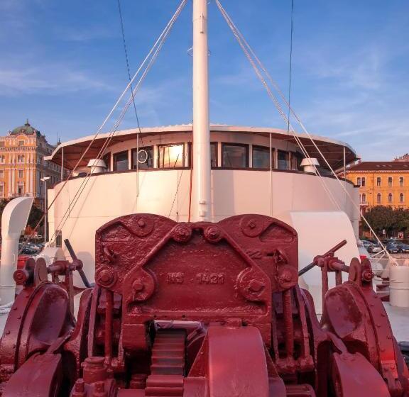 Общежитие Botel Marina