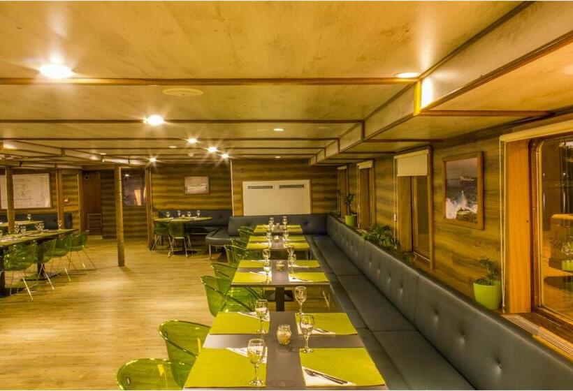 Общежитие Botel Marina