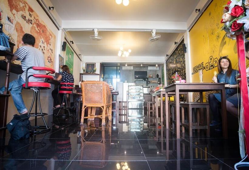 Beehive Phuket Oldtown Hostel