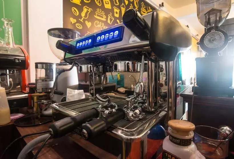 Beehive Phuket Oldtown Hostel