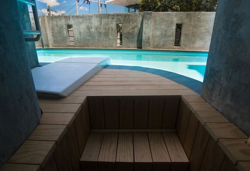 Beehive Phuket Oldtown Hostel