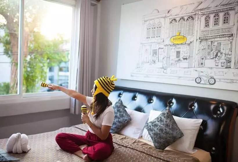 Beehive Phuket Oldtown Hostel