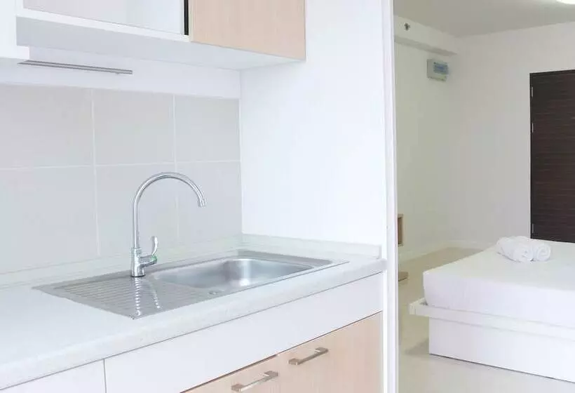 Beehive Phuket Oldtown Hostel