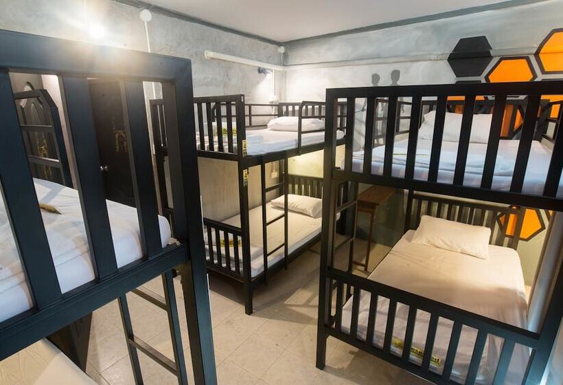 Beehive Phuket Oldtown Hostel