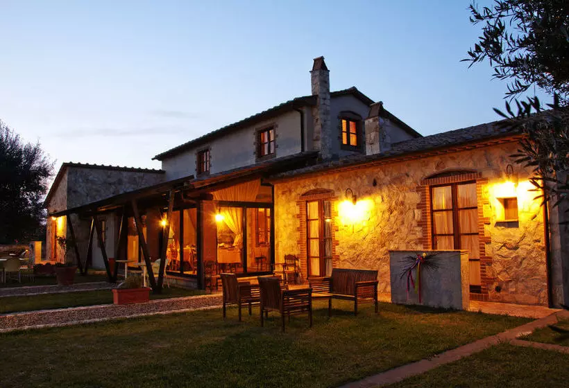 Hotelli Agriturismo Lupo Cerrino