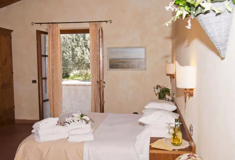 Hotelli Agriturismo Lupo Cerrino