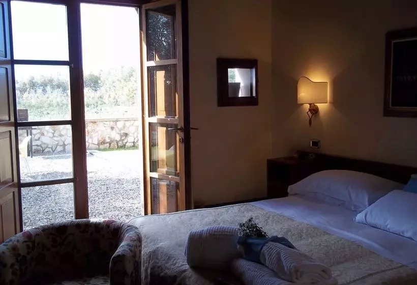 Hotelli Agriturismo Lupo Cerrino