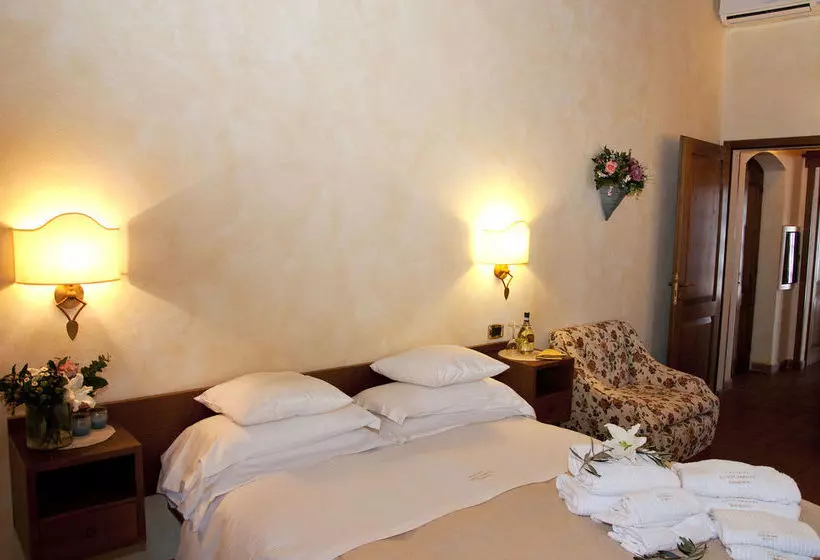 Hotelli Agriturismo Lupo Cerrino