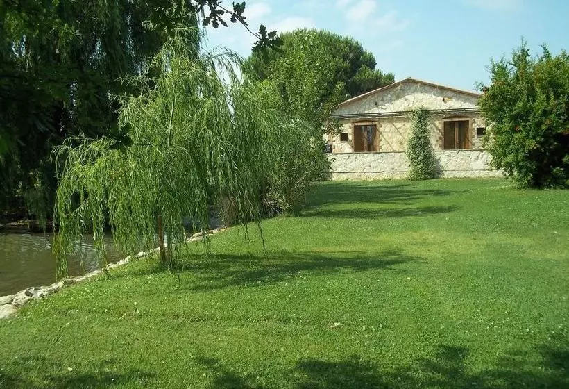 Hotelli Agriturismo Lupo Cerrino