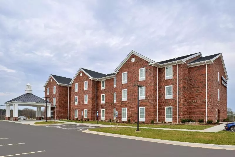 Hotelli Appomattox Inn And Suites