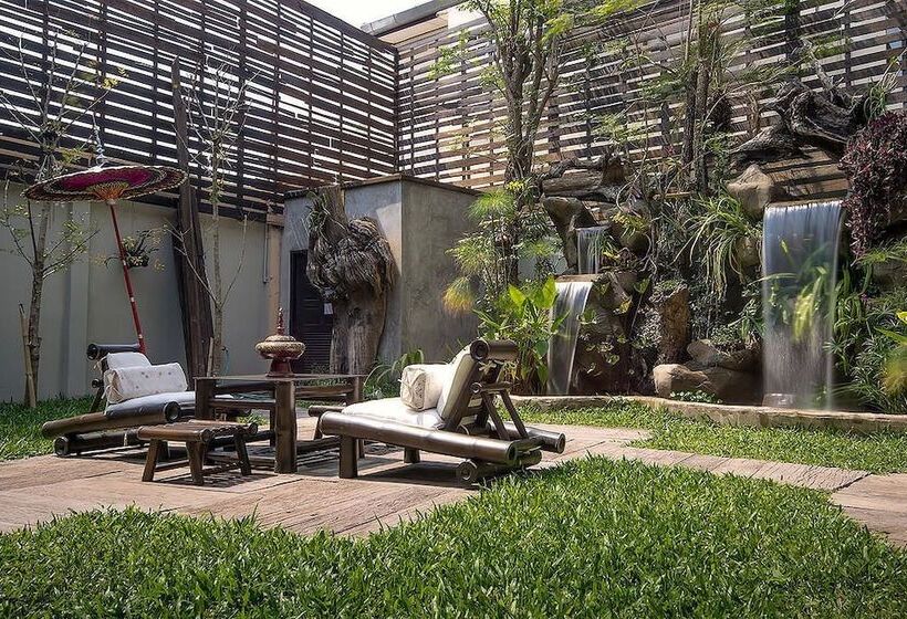 ホテル Sailomjoy The Boutique Hostel