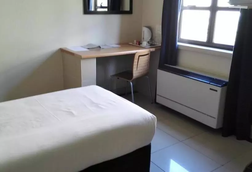 Отель Sierra On Main