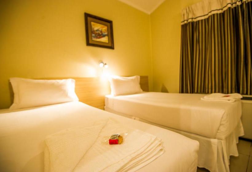 ホテル Sierra On Main