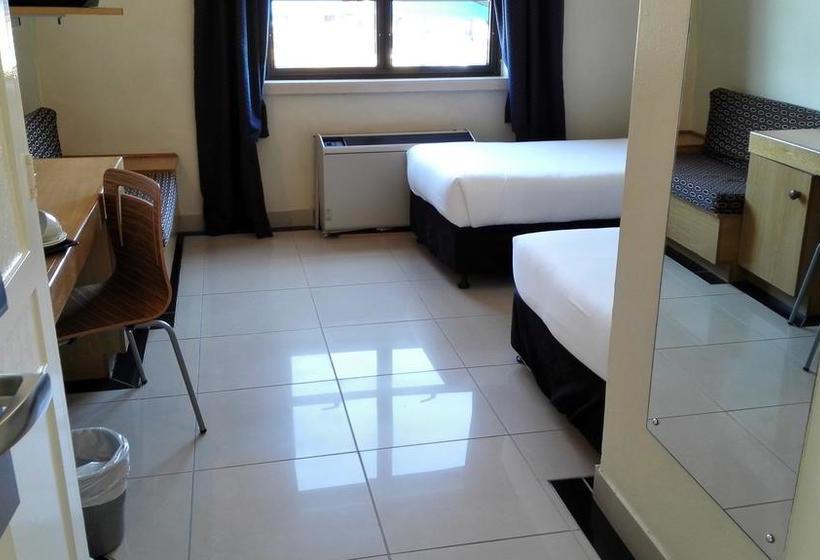 ホテル Sierra On Main