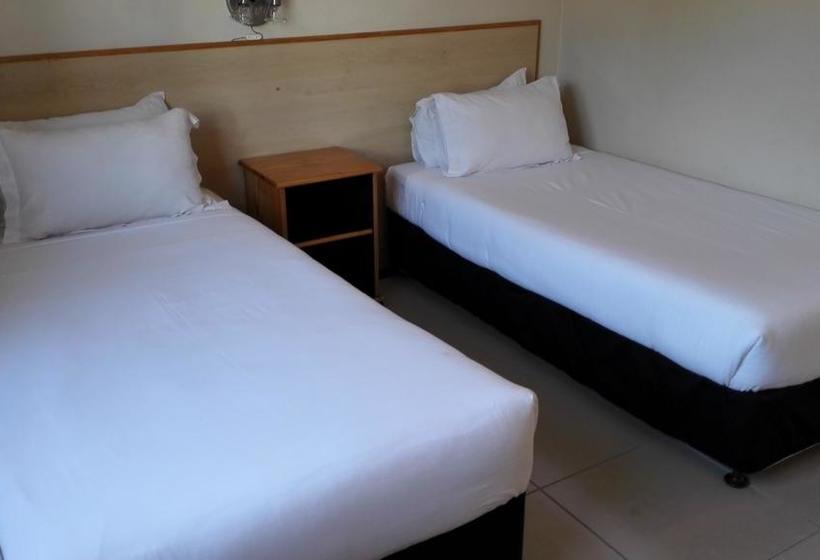 ホテル Sierra On Main