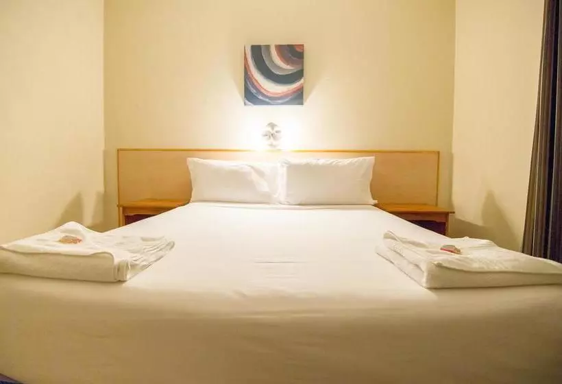 Отель Sierra On Main