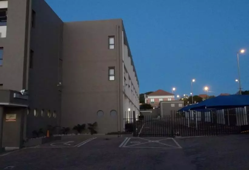 Отель Sierra On Main