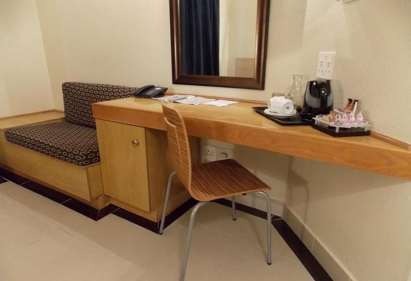 ホテル Sierra On Main