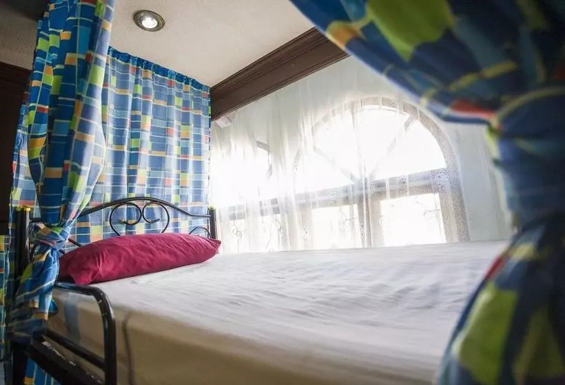 Mad Cow Hostel Silom