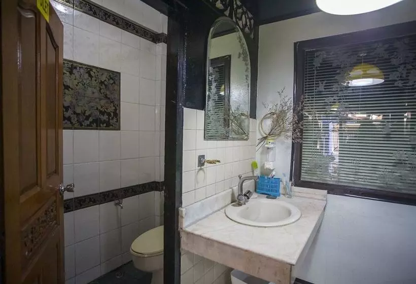 Mad Cow Hostel Silom