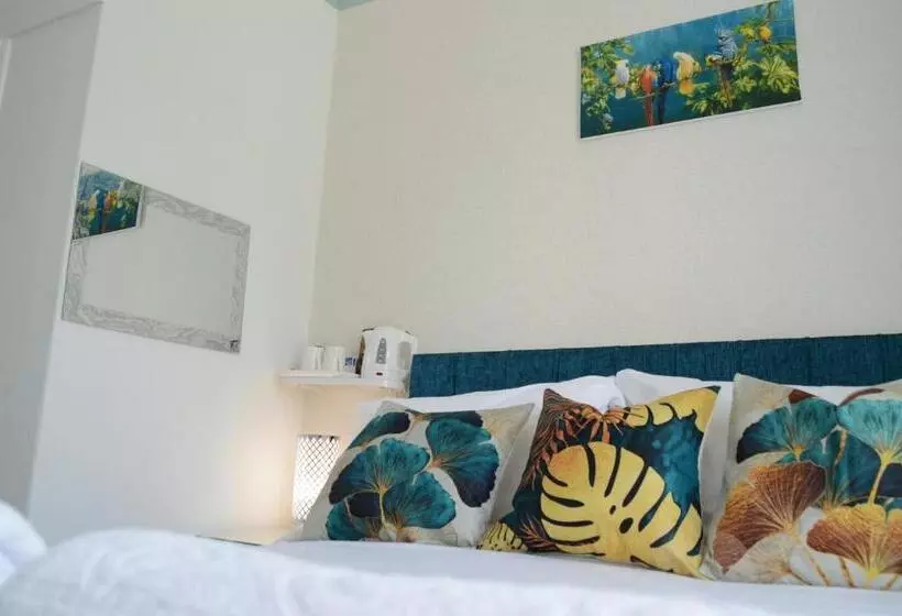 פנסיון St Edmunds Guest House