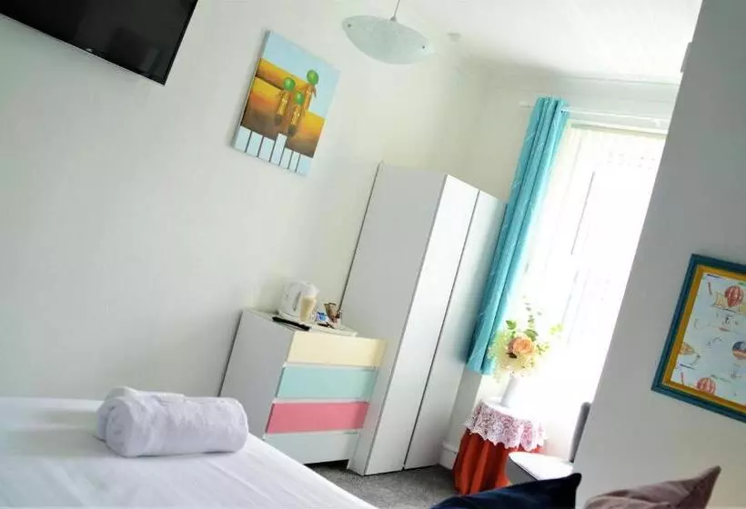 פנסיון St Edmunds Guest House