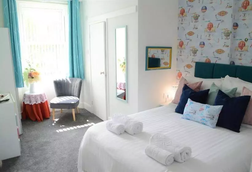 פנסיון St Edmunds Guest House