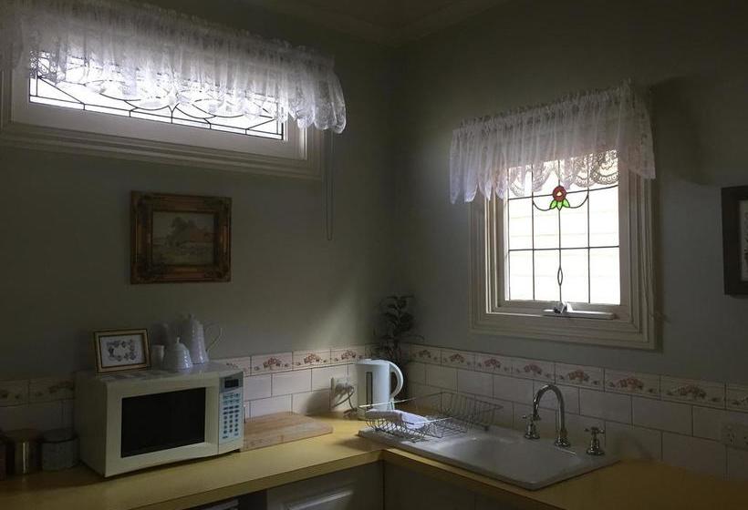 צימר Braeside Garden Cottages