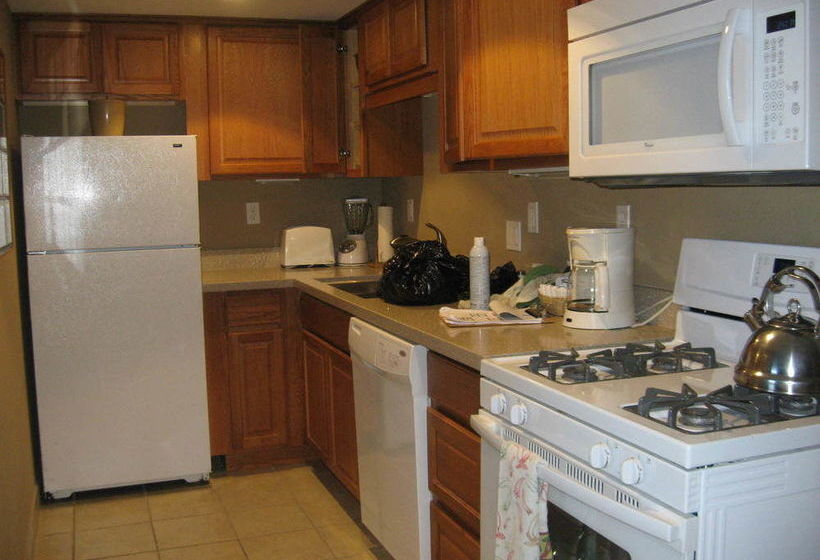 فندق Beachcomber Inn