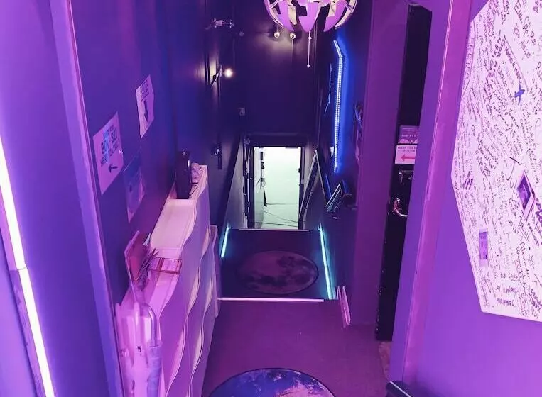 Capsule Hotel Met A Space Pod @ Boat Quay