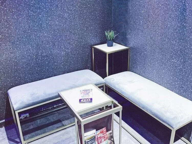 Capsule Hotel Met A Space Pod @ Boat Quay