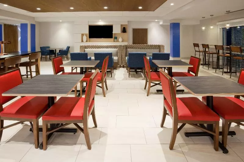 בית מלון כפרי Holiday Inn Express And Suites Des Moines Downtown, An Ihg