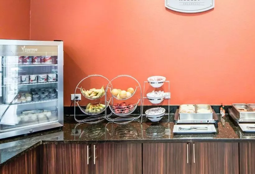 호텔 Sleep Inn & Suites Hennessey North