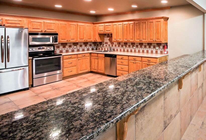 Отель Sleep Inn & Suites Hennessey North