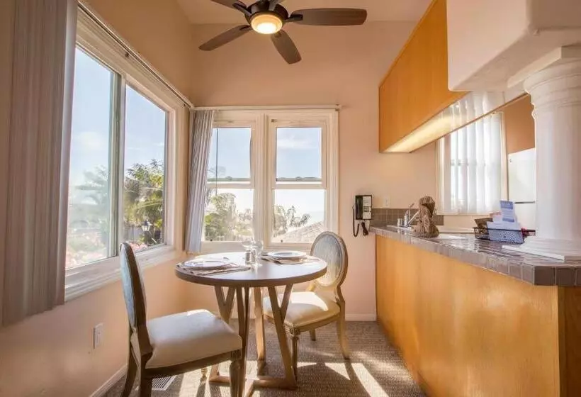 酒店 Wave Crest Resort