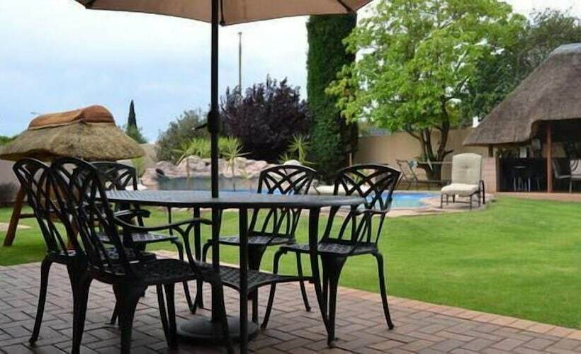 פנסיון Augusta Villa St Pio Guest House