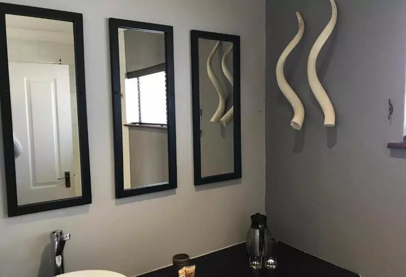 膳宿费 The Crown Guest House