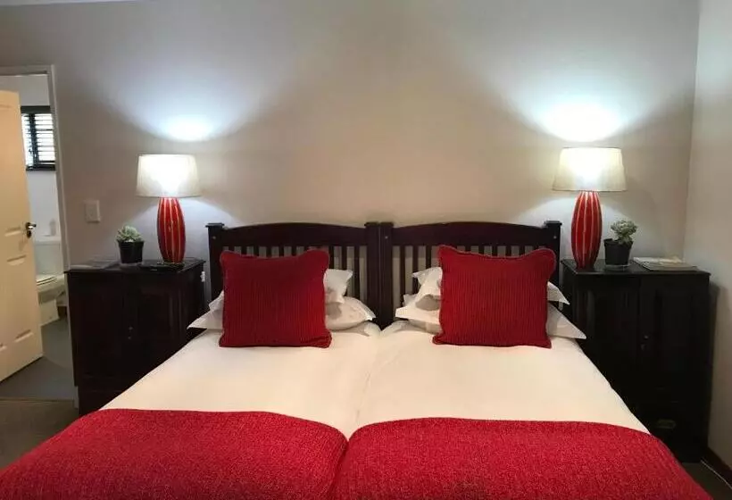 膳宿费 The Crown Guest House