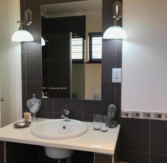 膳宿费 The Crown Guest House