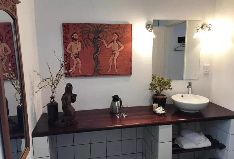 膳宿费 The Crown Guest House