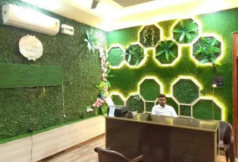 Hotelli Oyo 81039 Green Paradise Guest House