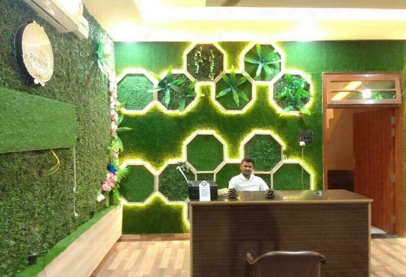 호텔 Oyo 81039 Green Paradise Guest House