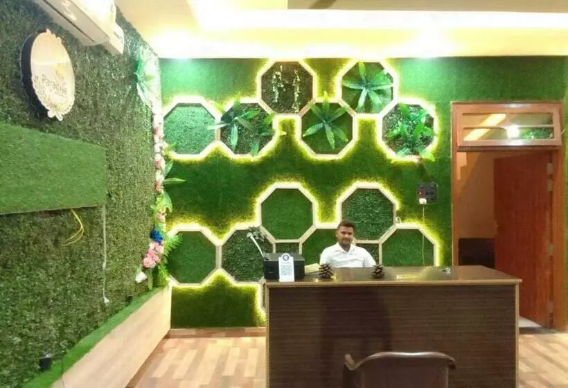 Hotelli Oyo 81039 Green Paradise Guest House