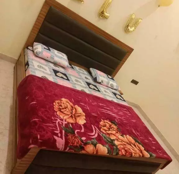Hotelli Oyo 81039 Green Paradise Guest House