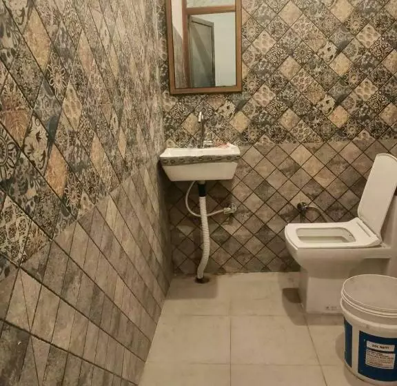 Hotelli Oyo 81039 Green Paradise Guest House