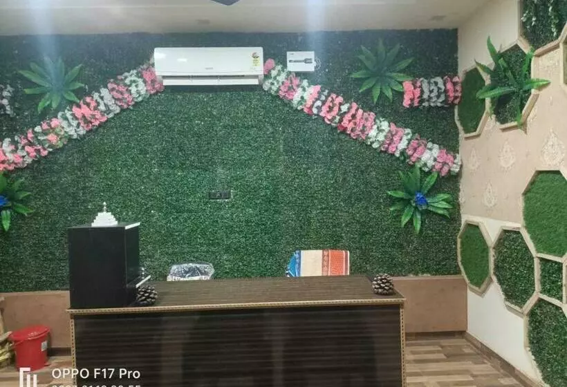 Hotelli Oyo 81039 Green Paradise Guest House